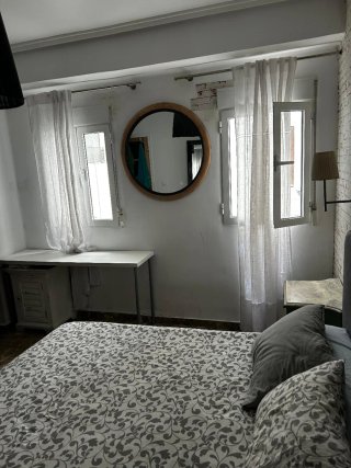 Habitación chica  en  piso céntrico Valencia