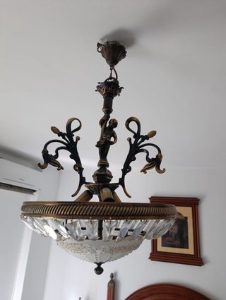 Lámpara de techo dorada con cristales