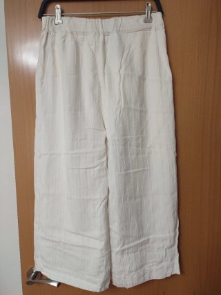 Pantalón crema pata ancha