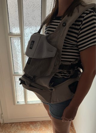 Mochila portabebés gris
