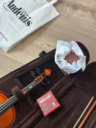 Violín 1/8 con funda y arco