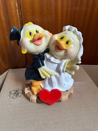 Figuras de patos novios