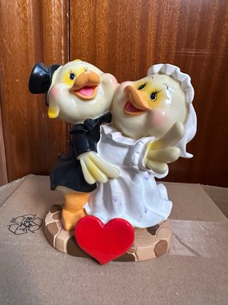 Figuras de patos novios
