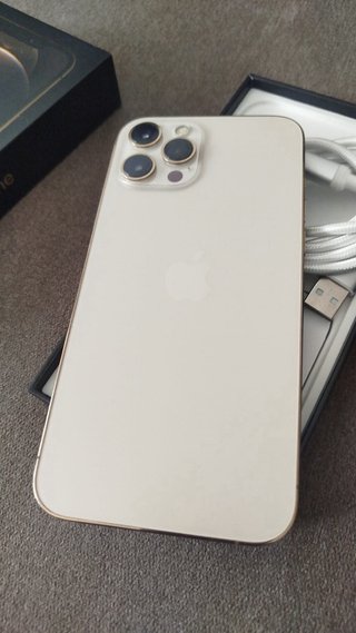 iPhone 12 Pro Max Dorado