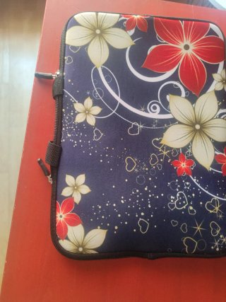 Funda para portátil con flores