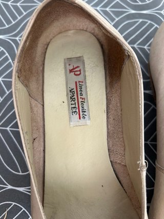 Zapatos de tacón APART color crema