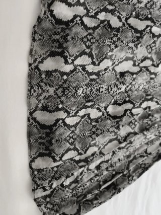 Vestido camisero estampado serpiente