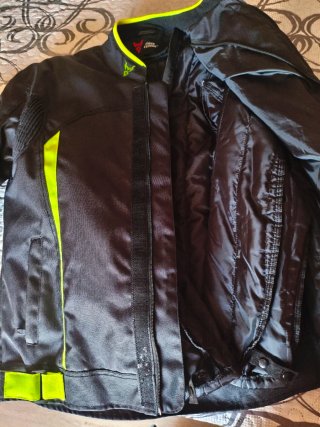 Chaqueta Moto Negra con Detalles Flúor