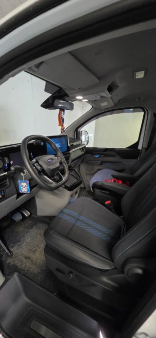 Ford Tourneo Custom 2025