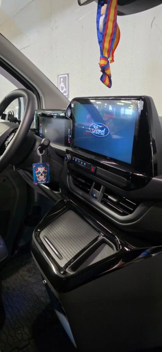 Ford Tourneo Custom 2025