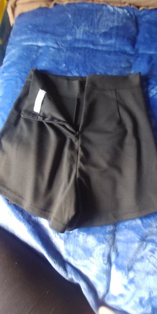 Falda pantalón negra con botones