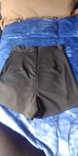 Falda pantalón negra con botones
