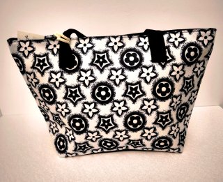 Bolso de playa flores blanco y negro