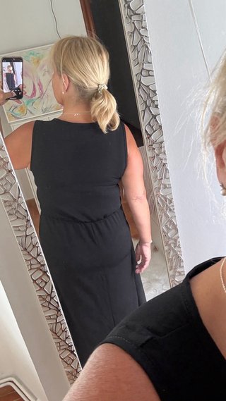 Vestido negro largo con anilla en cintura