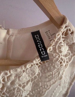 Vestido H&M beige con encaje