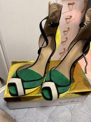 Zapatos Zara Verdes y Amarillos
