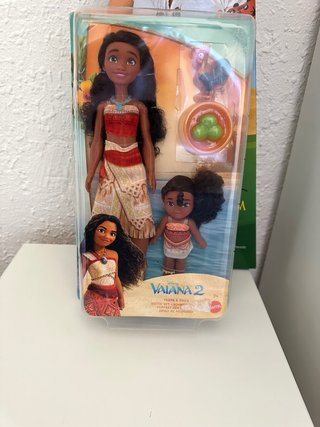 Nenuco con trona, muñecas nancys y muñeca Vaiana