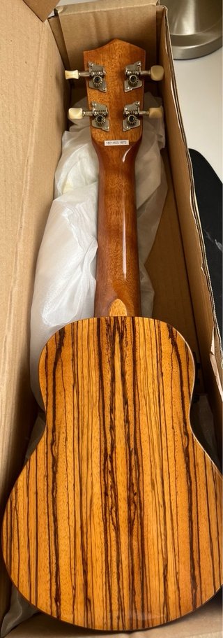 Ukelele Eagletone Coconut S20 EQ Nuevo