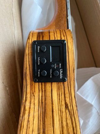 Ukelele Eagletone Coconut S20 EQ Nuevo