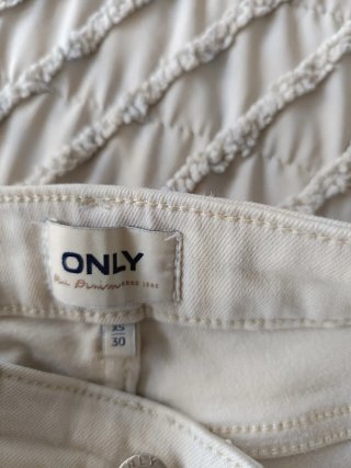 Pantalón pitillo beige tobillero