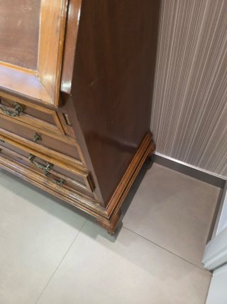 Aparador Clásico Madera y Cristal