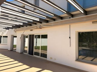 Toldo:4,40 m de ancho y se abre 3,15 m