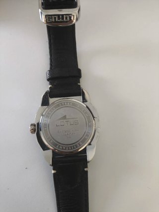 Reloj Lotus Negro