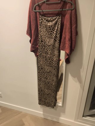 Vestido largo estampado leopardo espalda abierta
