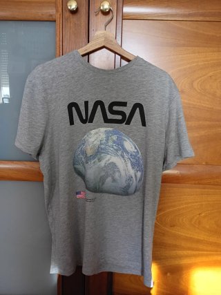 Camiseta NASA chico gris