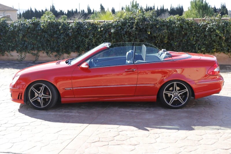 Coche siniestrado para piezas Mercedes CLK - foto 1