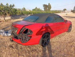 Coche siniestrado para piezas Mercedes CLK