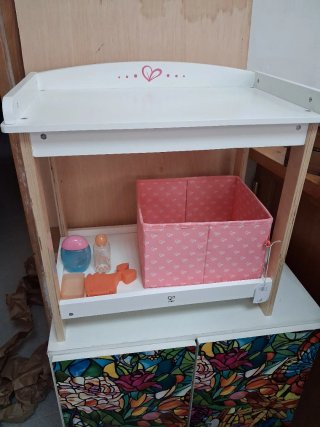 Cambiador juguete marca Hape madera