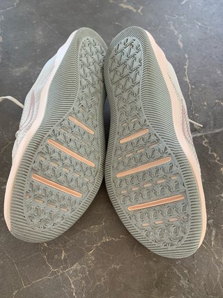 Zapatillas de mujer Nike.