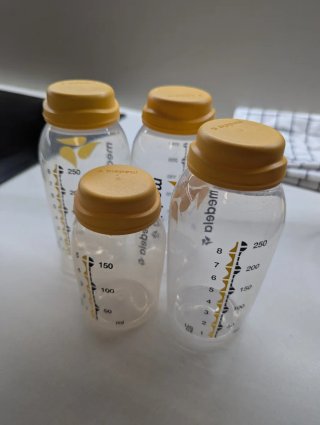 Sacaleches Medela Swing Maxi y botes de leche