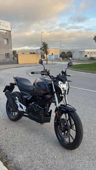 Keeway RKS 125 Negra