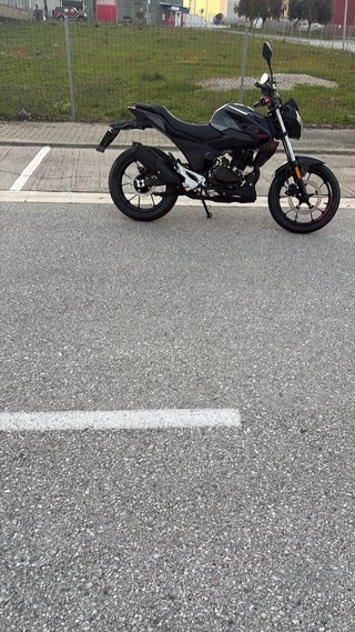Keeway RKS 125 Negra