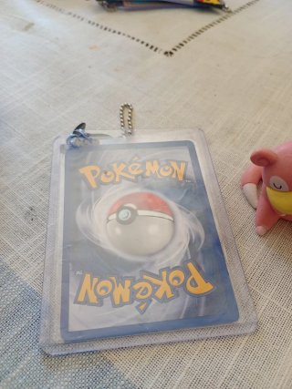 Figure Pokemon + Carta Pokemon Sorpresa