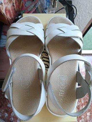 Sandalias de piel para niña