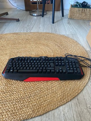 Teclado Spirit Negro y Rojo