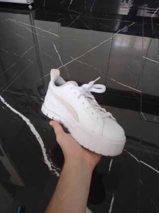 Zapatillas Puma Mujer Beige y Blancas