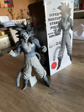 Figura Goku SSJ4 Blanco y Negro Banpresto