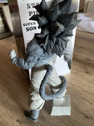Figura Goku SSJ4 Blanco y Negro Banpresto