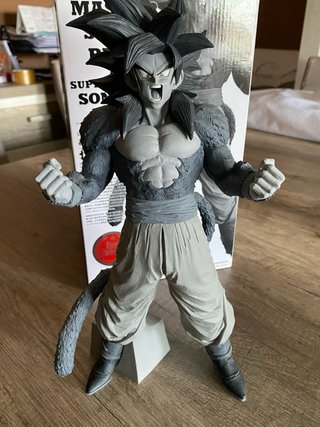 Figura Goku SSJ4 Blanco y Negro Banpresto