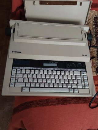 Máquina de escribir Hermes EP 300