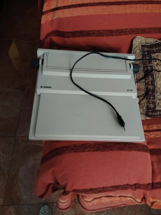 Máquina de escribir Hermes EP 300