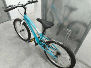 Bicicleta infantil azul