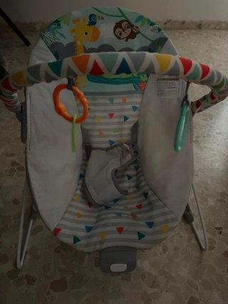 Hamaca para bebé con juguetes