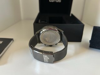 Reloj Lotus Negro y Dorado