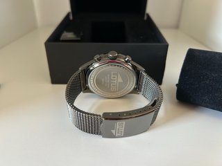 Reloj Lotus Negro y Dorado
