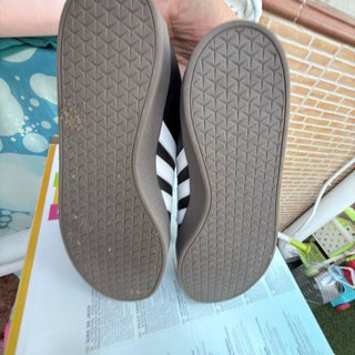 Zapatillas Adidas Negras y Blancas
